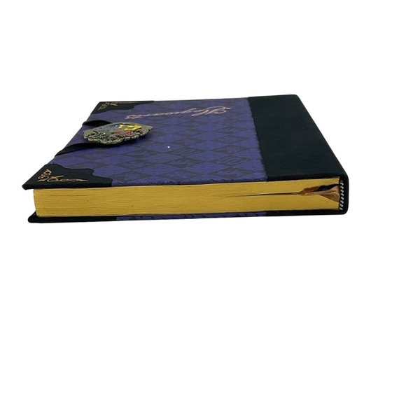 Harry Potter Hogwarts Warner Bros Lined Paper Journal with Die-Cast Metal Crest - Picture 5 of 12